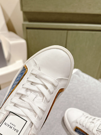 BALMAIN 26S SNEAKERS IN WHITE CALFSKIN AND BLUE CANVAS WITH LIGHT PINK SOLE