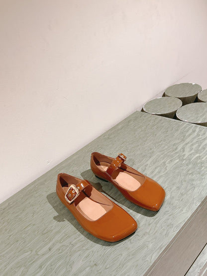 CHLOÉ 26S MARY JANE FLATS IN BROWN GLOSSY CALFSKIN