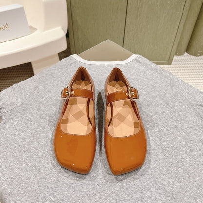 CHLOÉ 26S MARY JANE FLATS IN BROWN GLOSSY CALFSKIN