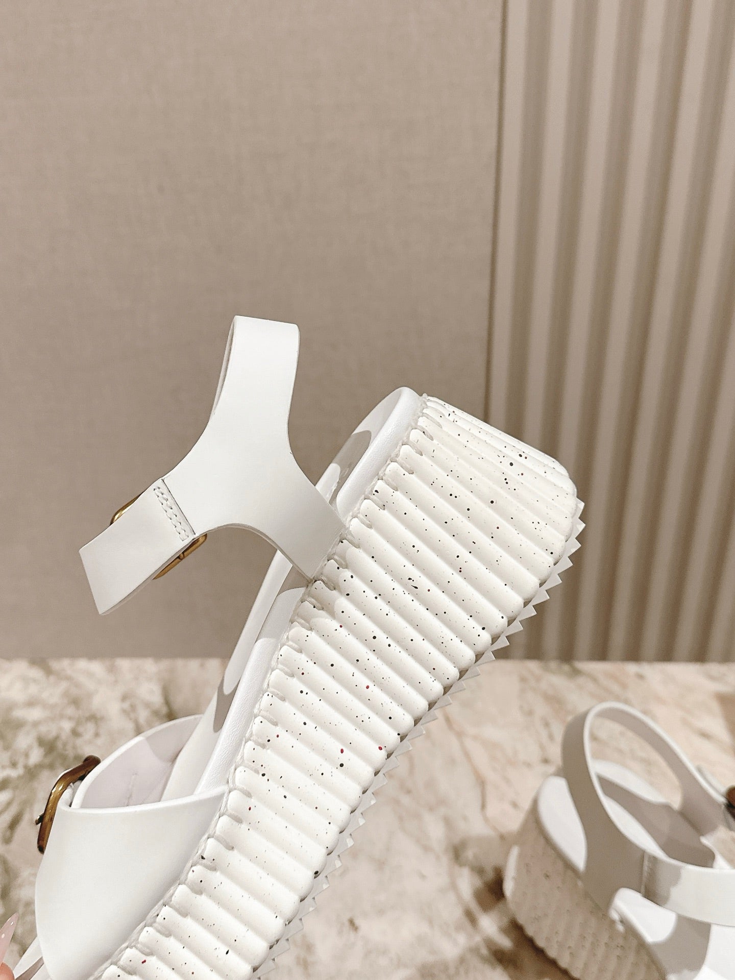 CHLOÉ 26S HIGH-HEELED SANDALS IN WHITE LAMBSKIN WITH GOLD HARDWARE