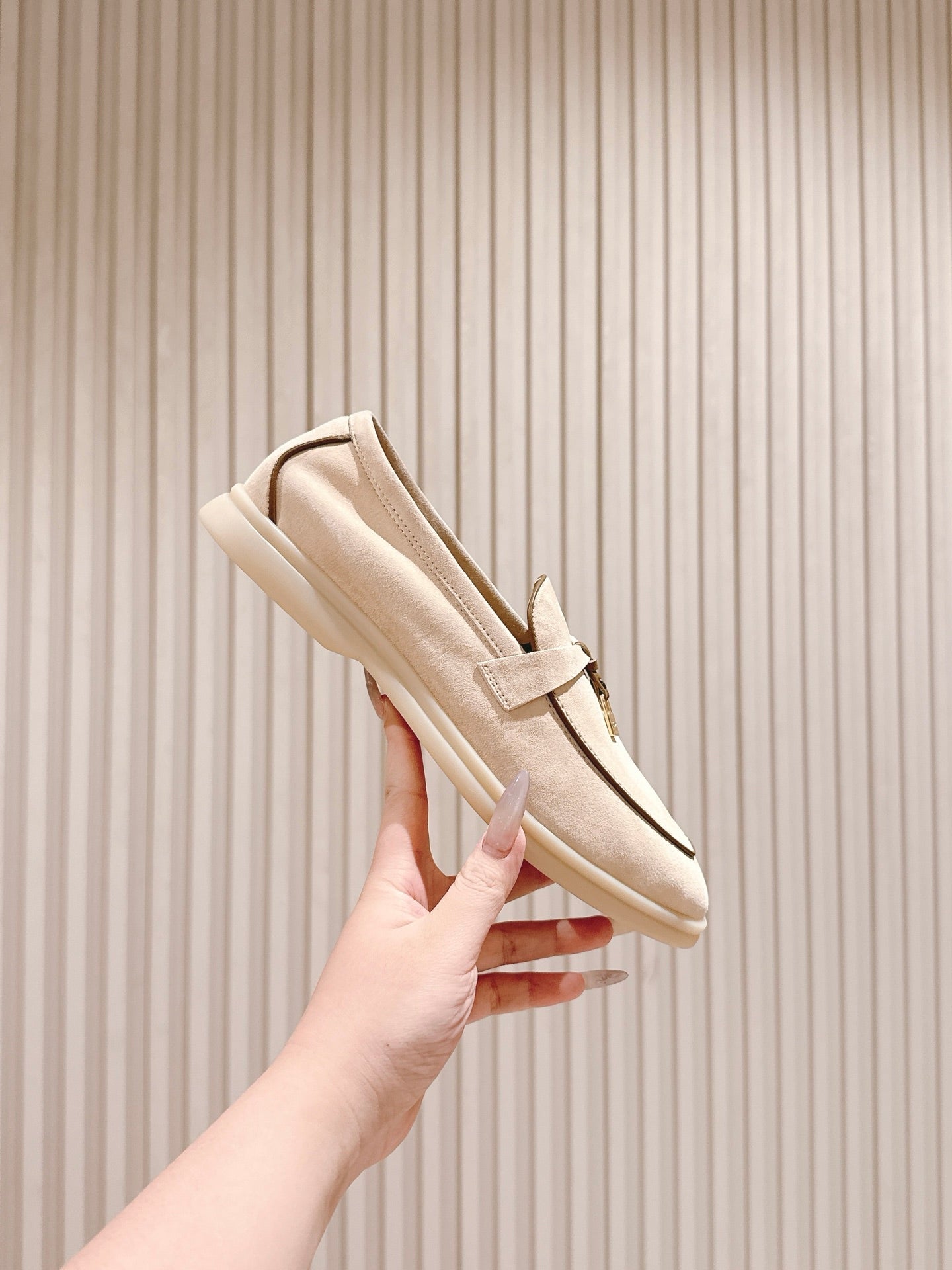 LP LOAFERS 25S IN CHAMPAGNE BEIGE SUEDE WITH SILVER HARDWARE