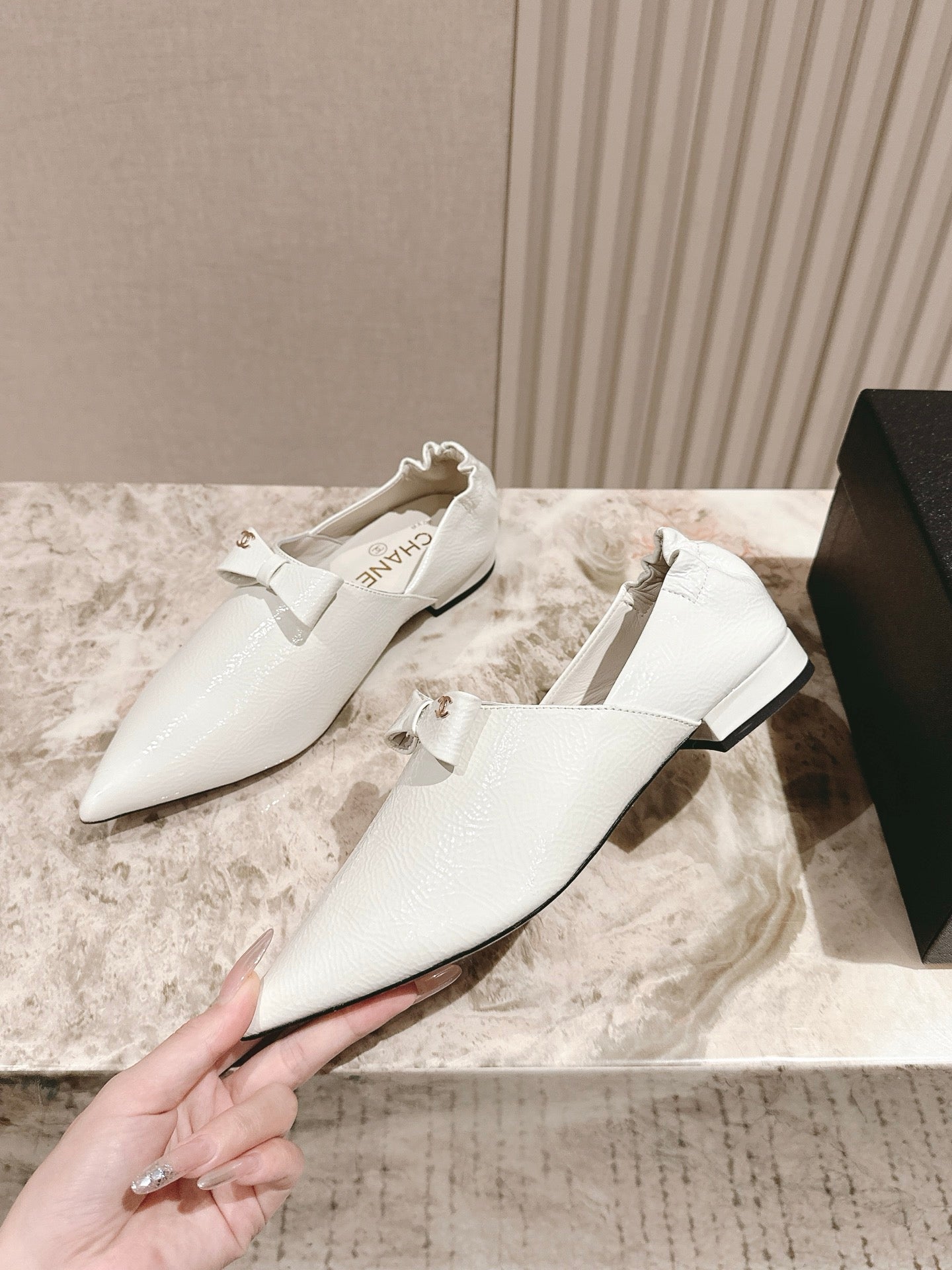 CC FLATS 25S IN WHITE PATENT LEATHER