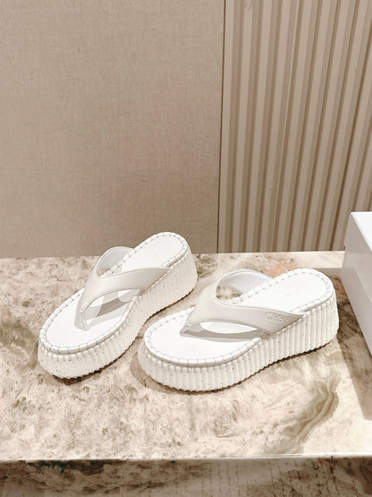 CHLOÉ 26S PLATFORM FLIP-FLOPS IN WHITE LAMBSKIN