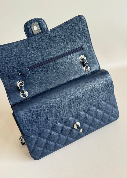 CC CLASSIC FLAP BAG 25 IN NAVY BLUE GRAINED CALFSKIN SILVER HARDWARE