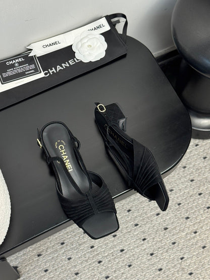 CC HIGH HEELS IN BLACK QUILTED SUEDE