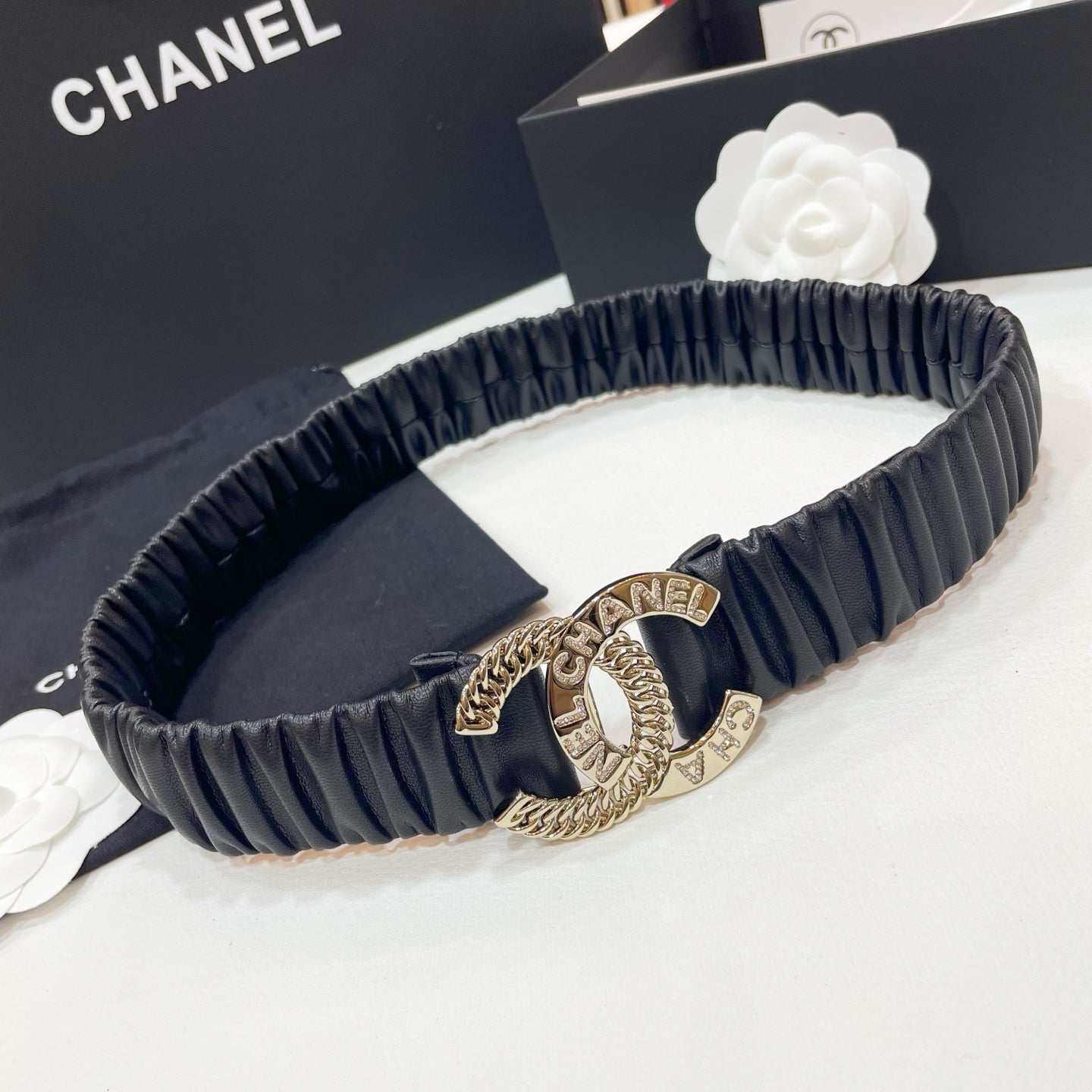 DOUBLE CC 30MM STRETCH BELT IN BLACK CALFSKIN WITH GOLD CHAIN BUCKLE CRYSTAL DETAIL