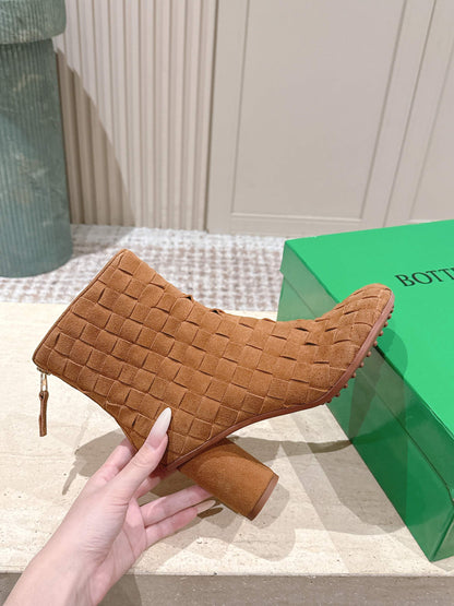 BOTTEGA VENETA 26S INTRECCIATO BOOTS 85 MM IN BROWN SUEDE