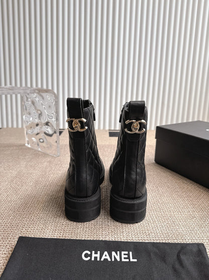CHANEL ANKLE BOOTS IN BLACK QUILTED CALFSKIN