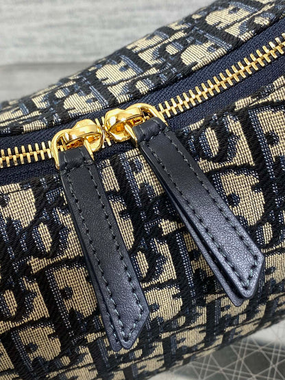 DIOR 25S MEDIUM D-DREAM BAG 24 IN BLUE DIOR OBLIQUE JACQUARD AND SMOOTH CALFSKIN
