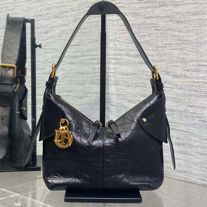 DIOR 25S SMALL VOYAGE BAG 23 IN BLACK FLAT MACROCANNAGE GRAINED GLOSSY CALFSKIN