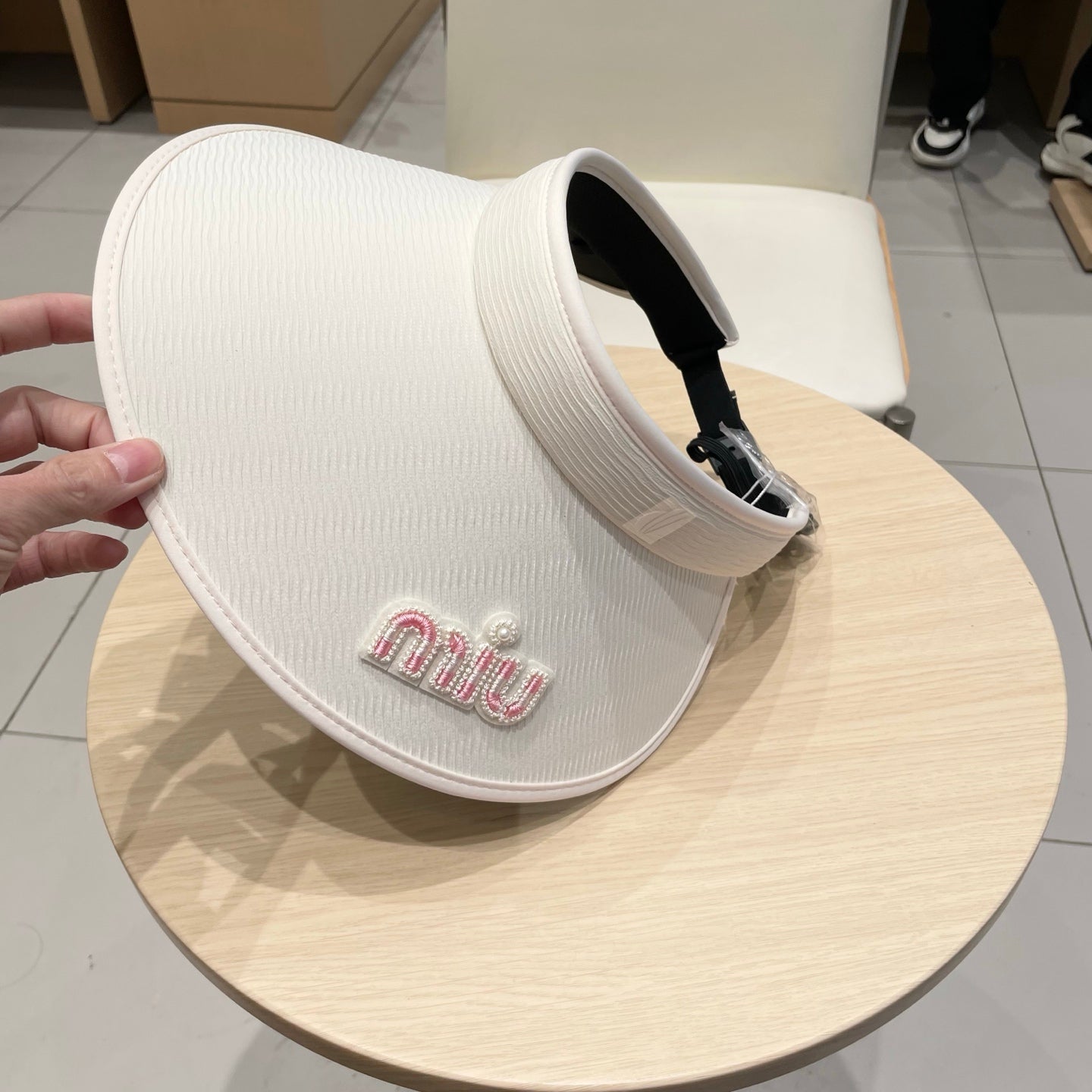 MM FASHION VISOR CAP IN BLACK AND WHITE WITH LOGO TEXT EMBROIDERY
