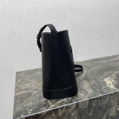 CELINE 25S CUIR TRIOMPHE BAG 30 IN BLACK CALFSKIN