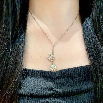 CHANEL 26S DOUBLE C LOGO PEARL FLOWER DROP NECKLACE IN GOLD METAL 629173
