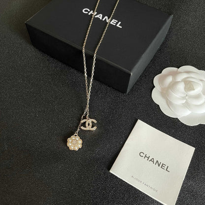 CHANEL 26S DOUBLE C LOGO PEARL FLOWER DROP NECKLACE IN GOLD METAL 629173