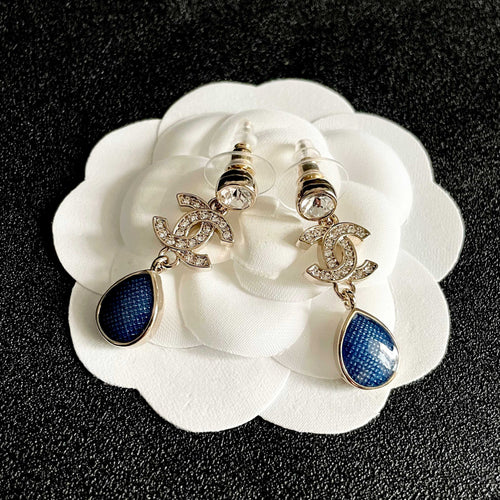 CHANEL 26S DOUBLE C CRYSTAL LOGO BLUE TEXTURED TEARDROP DANGLE EARRINGS IN GOLD METAL 629183