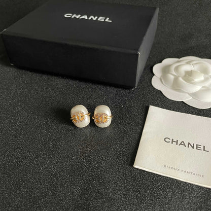 CHANEL 26S DOUBLE C CRYSTAL LOGO PEARL STUD EARRINGS IN GOLD METAL 629189