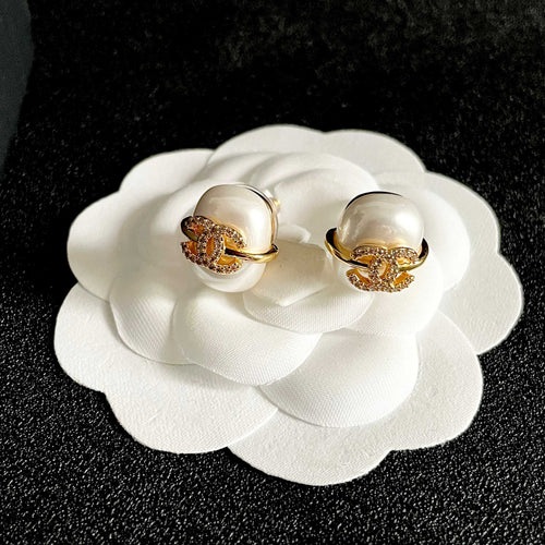 CHANEL 26S DOUBLE C CRYSTAL LOGO PEARL STUD EARRINGS IN GOLD METAL 629189