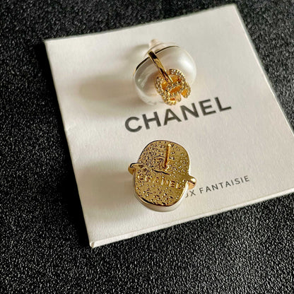 CHANEL 26S DOUBLE C CRYSTAL LOGO PEARL STUD EARRINGS IN GOLD METAL 629189
