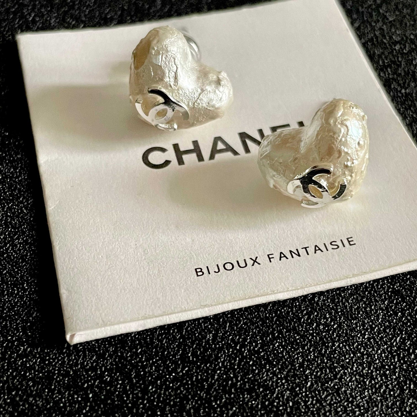 CHANEL 26S TEXTURED HEART CC LOGO STUD EARRINGS IN GOLD METAL 629191
