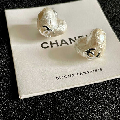 CHANEL 26S TEXTURED HEART CC LOGO STUD EARRINGS IN GOLD METAL 629191
