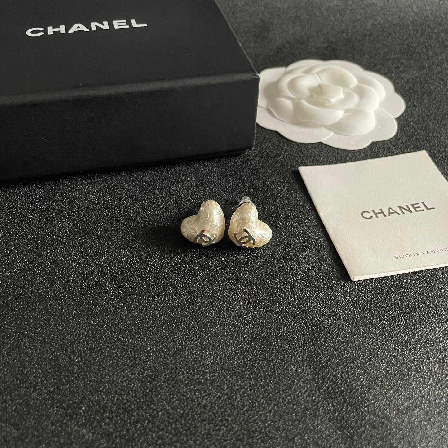 CHANEL 26S TEXTURED HEART CC LOGO STUD EARRINGS IN GOLD METAL 629191