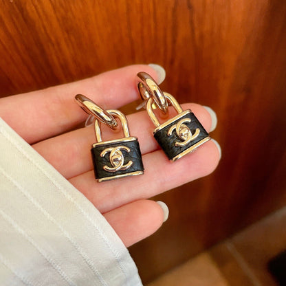 CHANEL 26S DOUBLE C LOGO PADLOCK DROP EARRINGS IN GOLD & BLACK METAL 629975