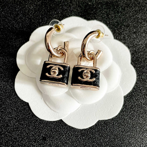 CHANEL 26S DOUBLE C LOGO PADLOCK DROP EARRINGS IN GOLD & BLACK METAL 629975