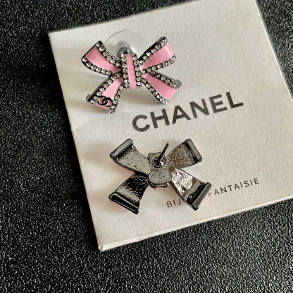 CHANEL 26S PINK ENAMEL BOW CRYSTAL STUD EARRINGS IN BLACK METAL 629977