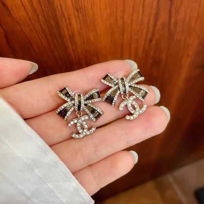 CHANEL 26S DOUBLE C LOGO CRYSTAL BOW DROP EARRINGS IN GOLD METAL 629981