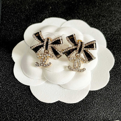 CHANEL 26S DOUBLE C LOGO CRYSTAL BOW DROP EARRINGS IN GOLD METAL 629981