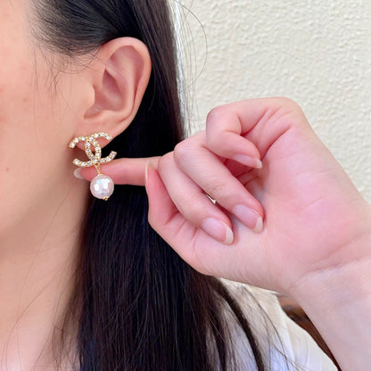 CHANEL 26S DOUBLE C LOGO CRYSTAL & WHITE BEAD DROP EARRINGS IN GOLD METAL 629982