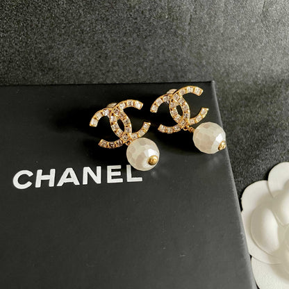 CHANEL 26S DOUBLE C LOGO CRYSTAL & WHITE BEAD DROP EARRINGS IN GOLD METAL 629982