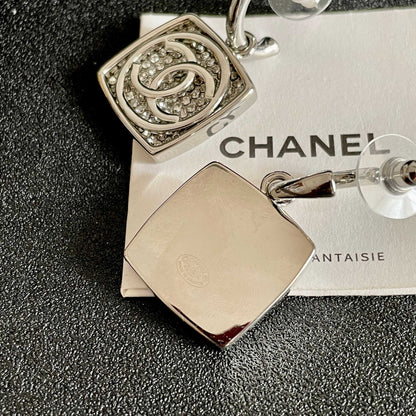 CHANEL 26S DOUBLE C LOGO CRYSTAL SQUARE DROP HOOP EARRINGS IN SILVER METAL 629984