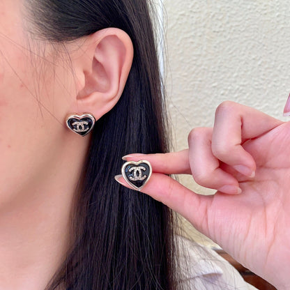 CHANEL 26S DOUBLE C LOGO BLACK HEART ENAMEL STUD EARRINGS IN GOLD METAL 629985