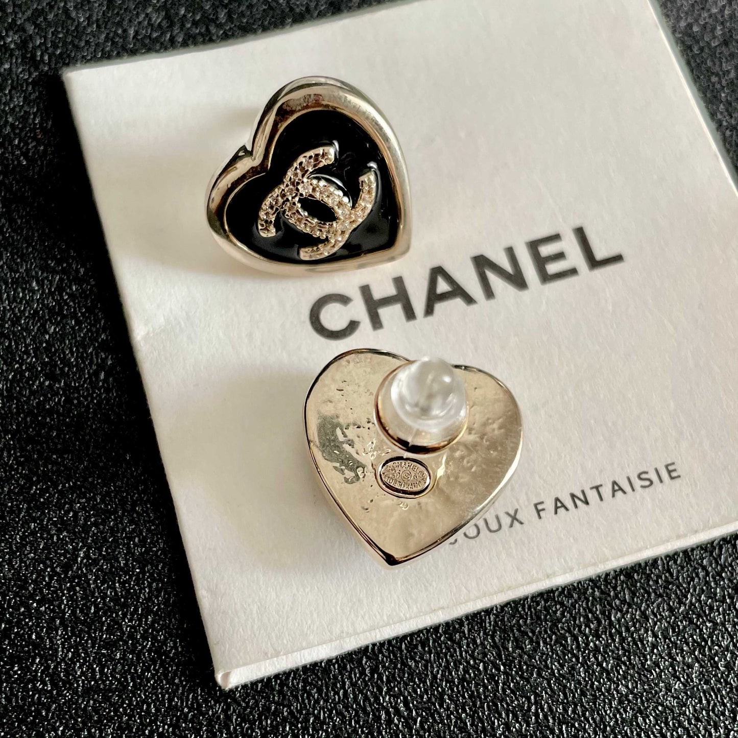 CHANEL 26S DOUBLE C LOGO BLACK HEART ENAMEL STUD EARRINGS IN GOLD METAL 629985