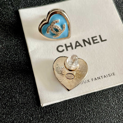 CHANEL 26S DOUBLE C LOGO BLUE HEART ENAMEL STUD EARRINGS IN GOLD METAL 629986