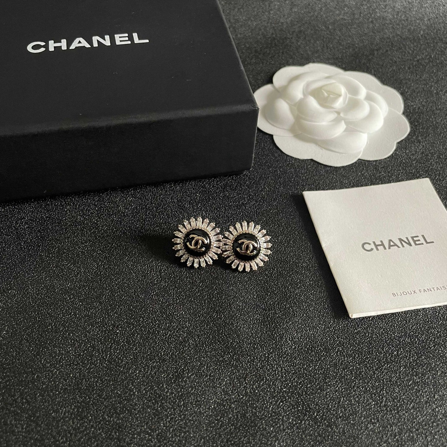 CHANEL 26S DOUBLE C LOGO BLACK ENAMEL & CRYSTAL SUNBURST STUD EARRINGS IN GOLD METAL 629989