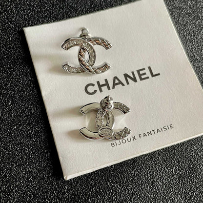 CHANEL 26S DOUBLE C LOGO CRYSTAL STUD EARRINGS IN SILVER METAL 629993