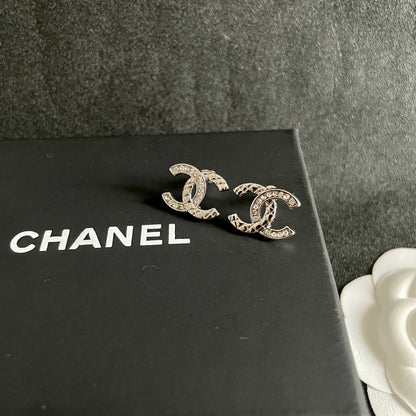 CHANEL 26S DOUBLE C LOGO CRYSTAL STUD EARRINGS IN SILVER METAL 629993