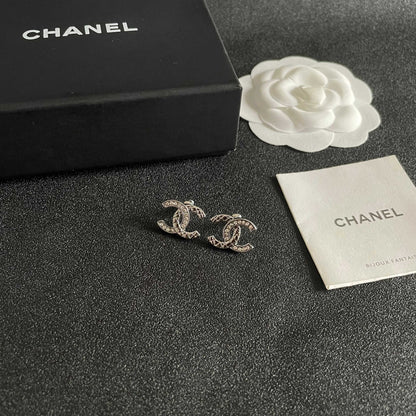 CHANEL 26S DOUBLE C LOGO CRYSTAL STUD EARRINGS IN SILVER METAL 629993