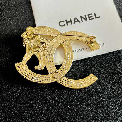 CHANEL 26S DOUBLE C LOGO LION EMBLEM BROOCH IN GOLD METAL 629997