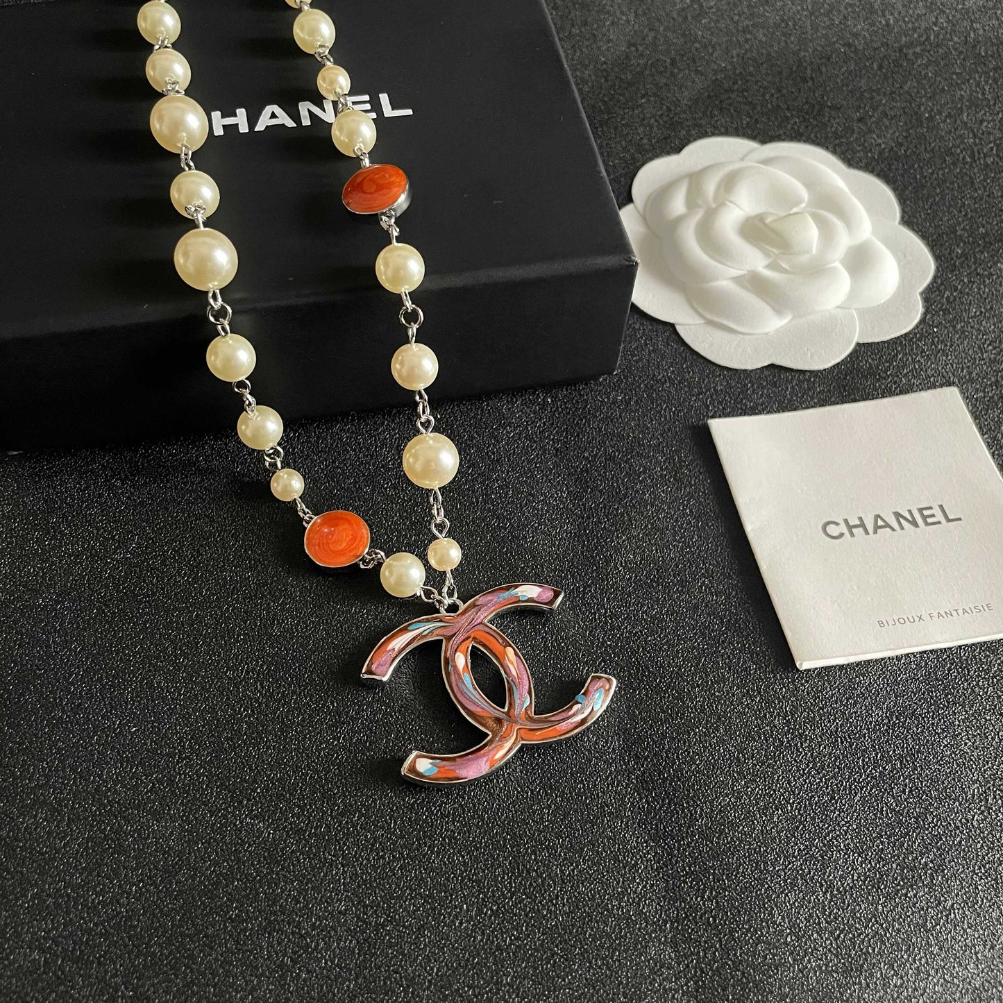CHANEL 26S CC MARBLE PEARL CHAIN NECKLACE IN SILVER METAL 630056