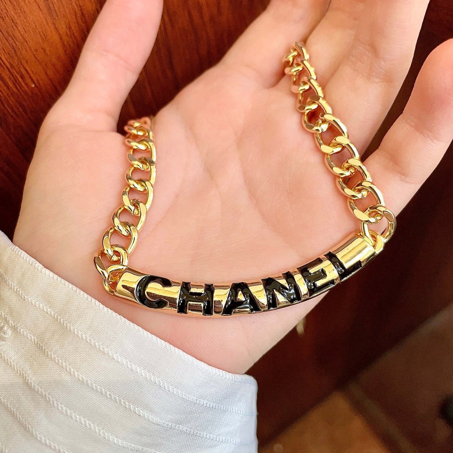 CHANEL 26S CHANEL BLACK LETTER LOGO CHAIN NECKLACE IN GOLD METAL 630061