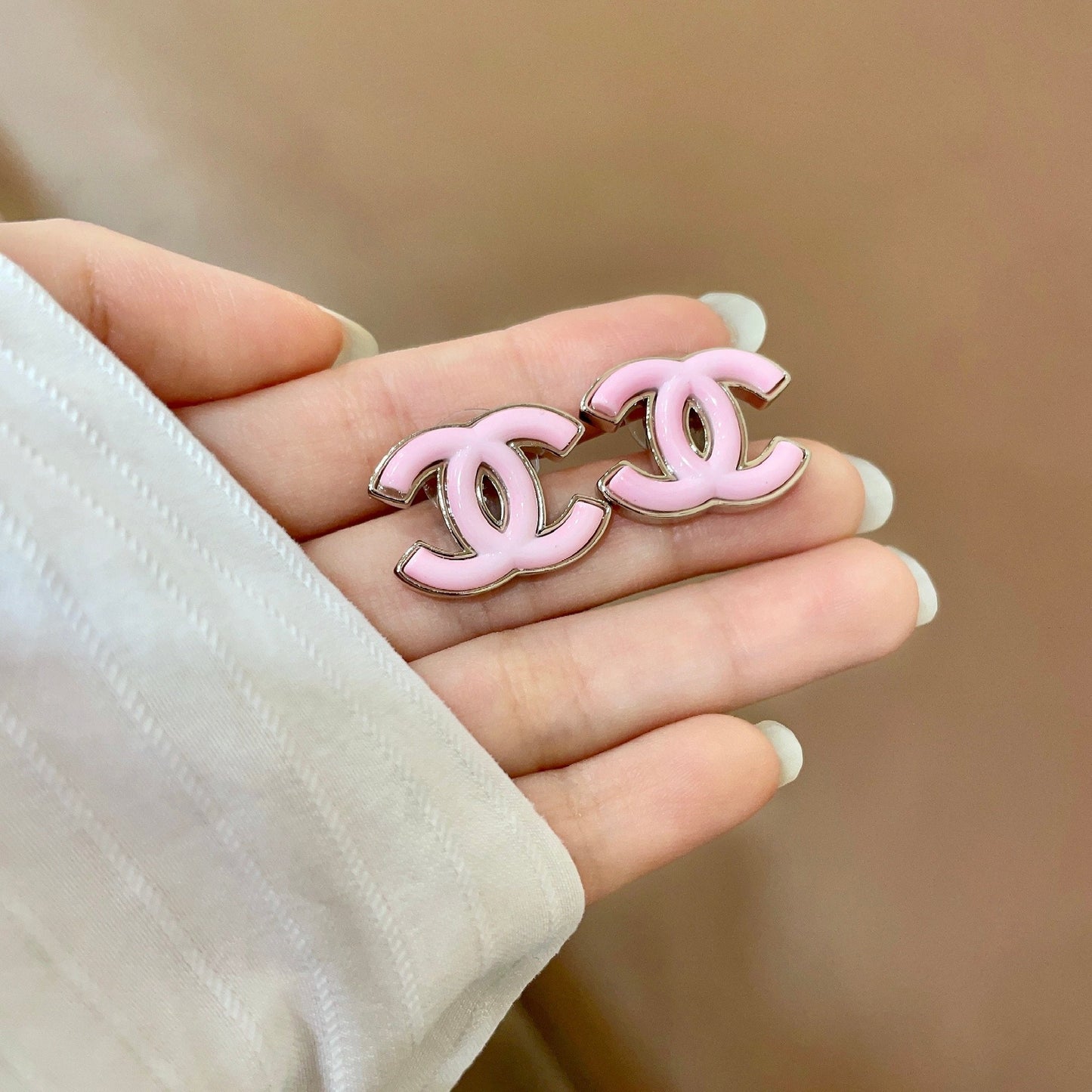 CHANEL 26S DOUBLE C LOGO PINK ENAMEL STUD EARRINGS IN GOLD METAL 630066