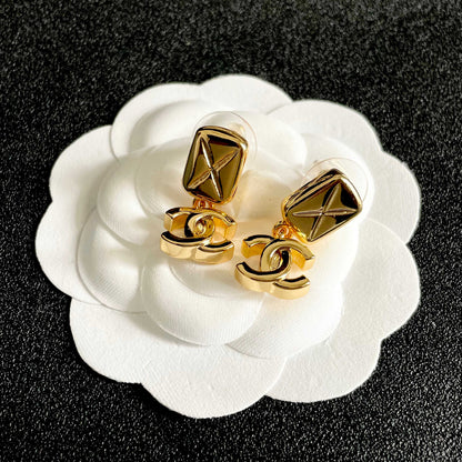 CHANEL 26S DOUBLE C LOGO QUILTED RECTANGULAR DROP EARRINGS IN GOLD METAL 630070