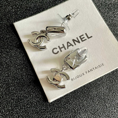 CHANEL 26S DOUBLE C LOGO QUILTED RECTANGULAR DROP EARRINGS IN SILVER METAL 630071