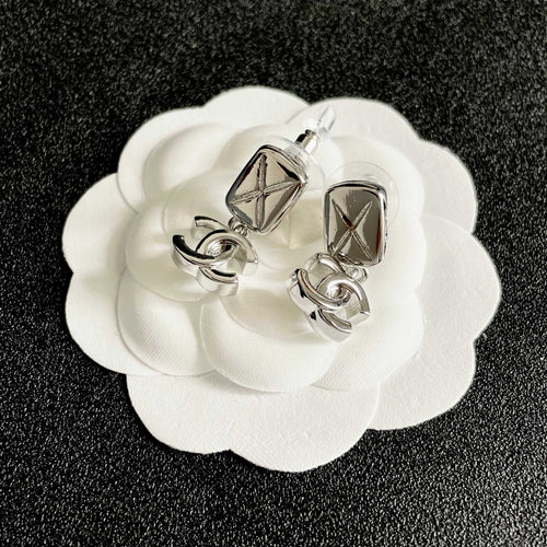 CHANEL 26S DOUBLE C LOGO QUILTED RECTANGULAR DROP EARRINGS IN SILVER METAL 630071