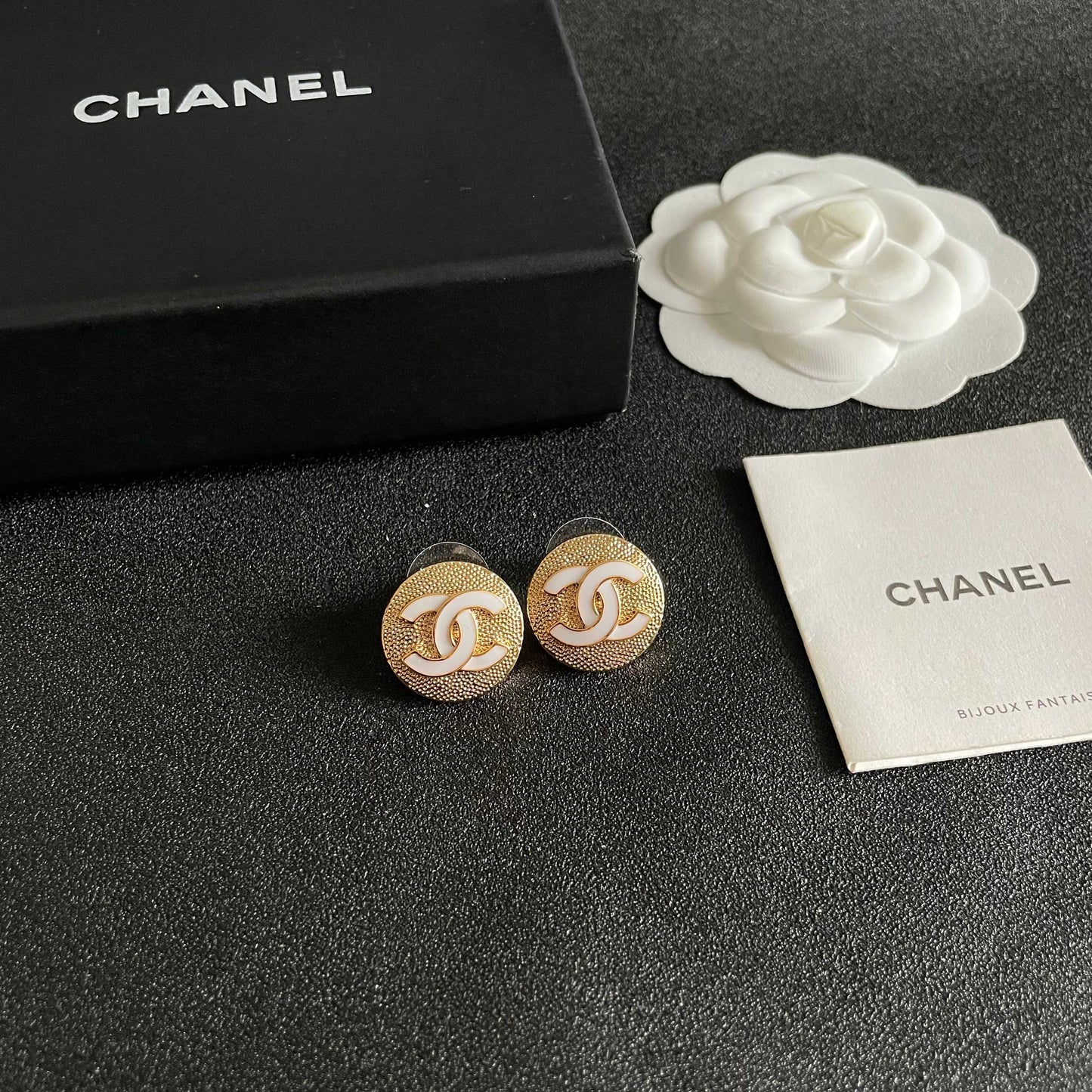 CHANEL 26S DOUBLE C LOGO WHITE ENAMEL TEXTURED ROUND STUD EARRINGS IN GOLD METAL 630072
