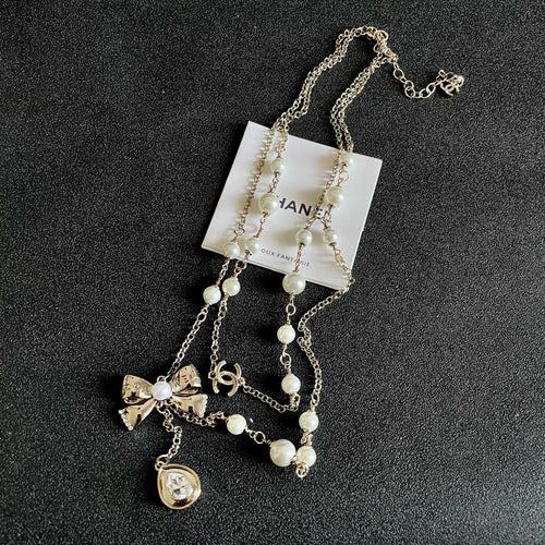 CHANEL 26S DOUBLE C LOGO PEARL LAYERED CHAIN BOW & CRYSTAL DROP NECKLACE IN GOLD METAL 629883
