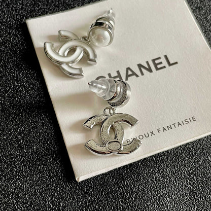 CHANEL 26S DOUBLE C LOGO WHITE ENAMEL & PEARL DROP EARRINGS IN SILVER METAL 629896